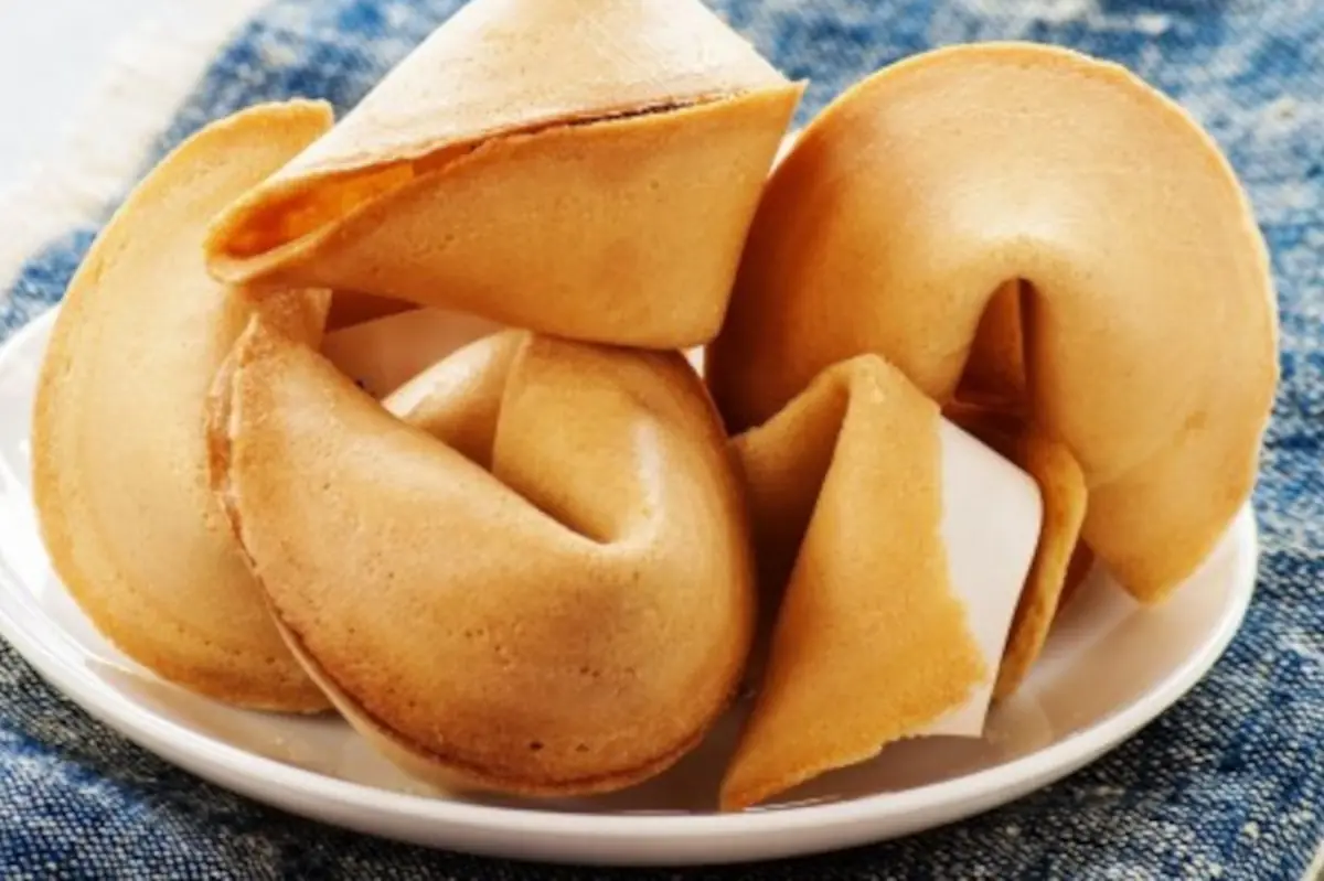 The origins of fortune cookies